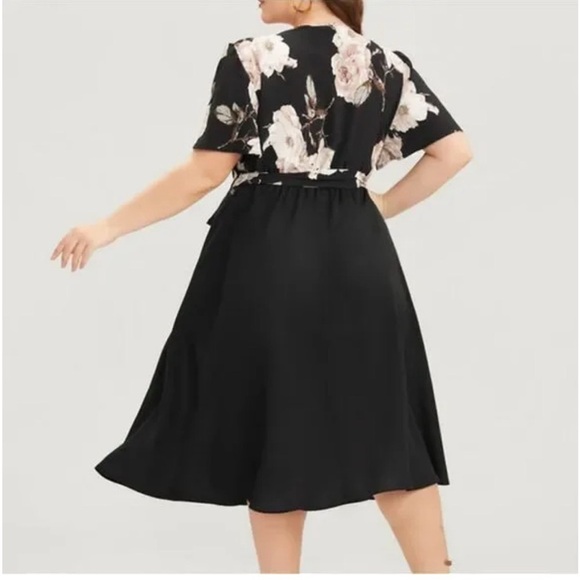 BloomChic Plus Size 2XL Black Floral Printed Pocket Surplice Belted Midi Dress - Picture 2 of 6
